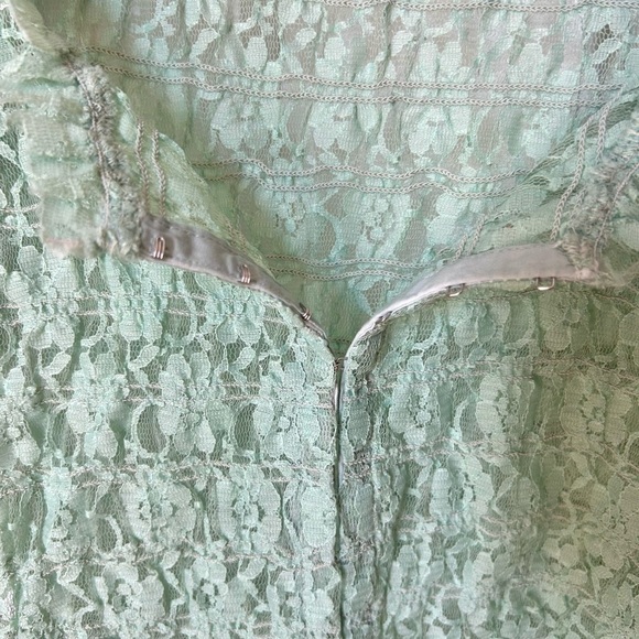 โขSOLDโขโข Free People One Madison Floral Lace Top Sz M Pastel Sage Green - Picture 8 of 10